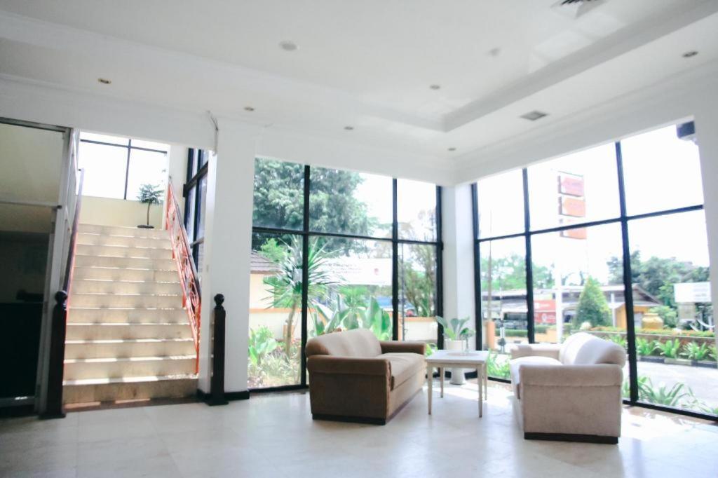 Pia Hotel Pangkalpinang Pangkalan Baru Bagian luar foto