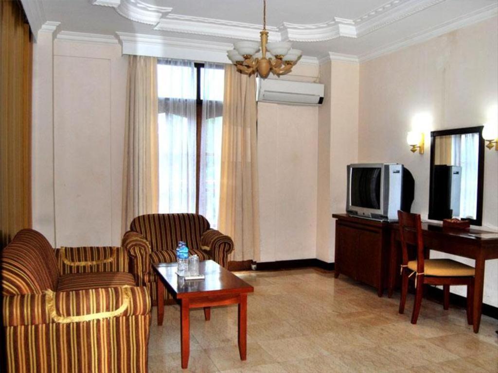 Pia Hotel Pangkalpinang Pangkalan Baru Bagian luar foto
